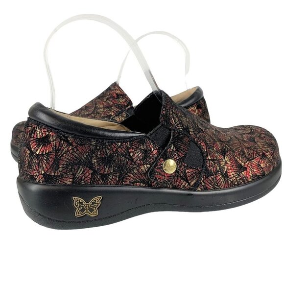 Alegria PAITYN Red and Gold Metallic Fan Print Clogs Size 37 Comfort Shoes - Picture 1 of 10